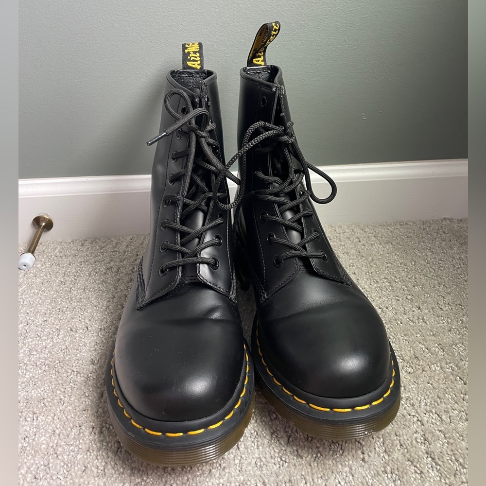 Dr. Marten’s 1460 Smooth Leather Lace Up Boots in Black Men’s Size 11